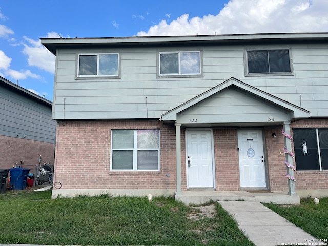 view of front of property with a front lawn