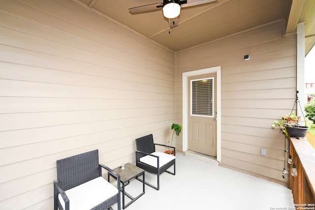 view of terrace featuring ceiling fan