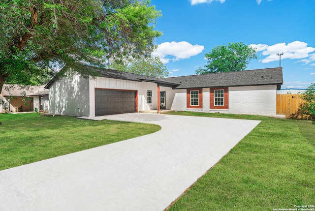 view of front facade featuring a garage and a front yard