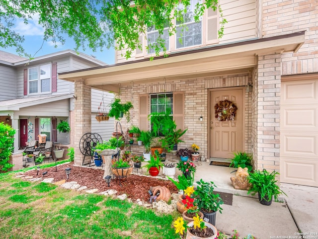 property entrance with covered porch