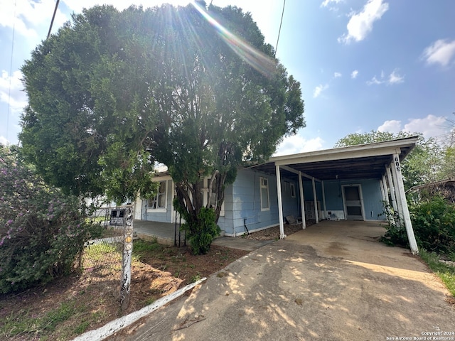 view of front facade featuring a carport