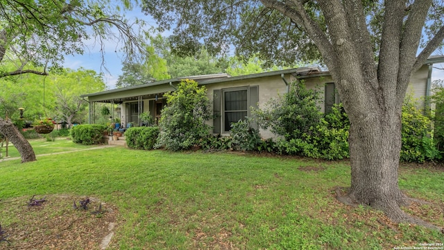 view of front of home with a front lawn