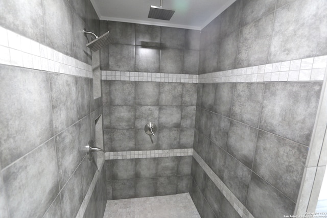 bathroom featuring tiled shower