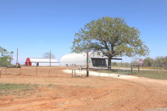 view of yard with a rural view and an outdoor structure