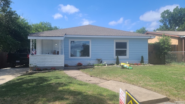 view of front of house with a front yard