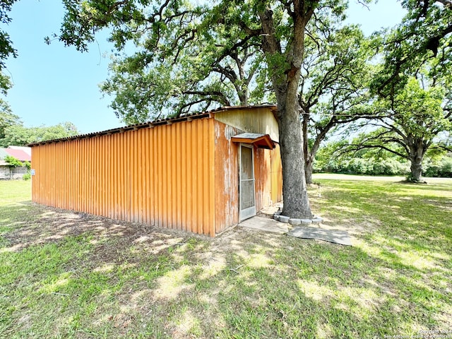 view of outdoor structure featuring a lawn