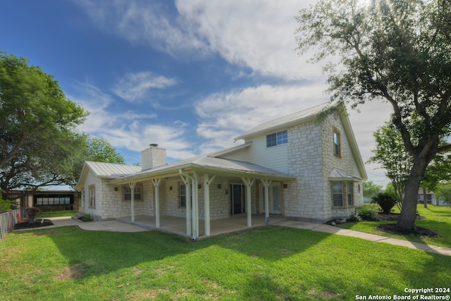 view of front of home featuring a front yard