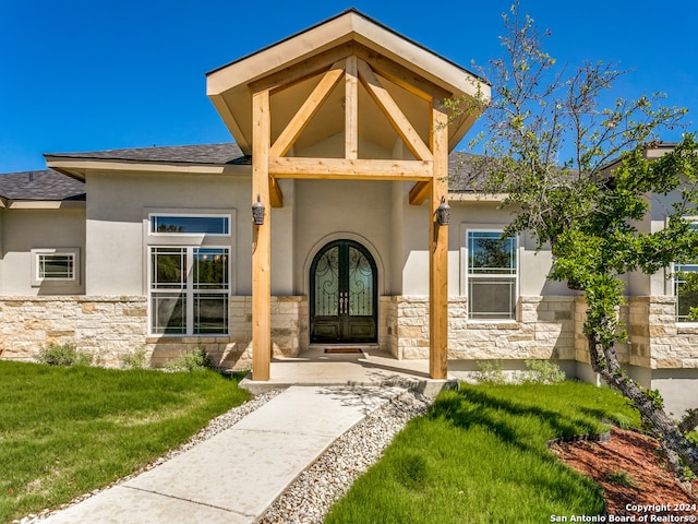 exterior space featuring a front yard