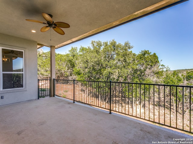 balcony featuring ceiling fan