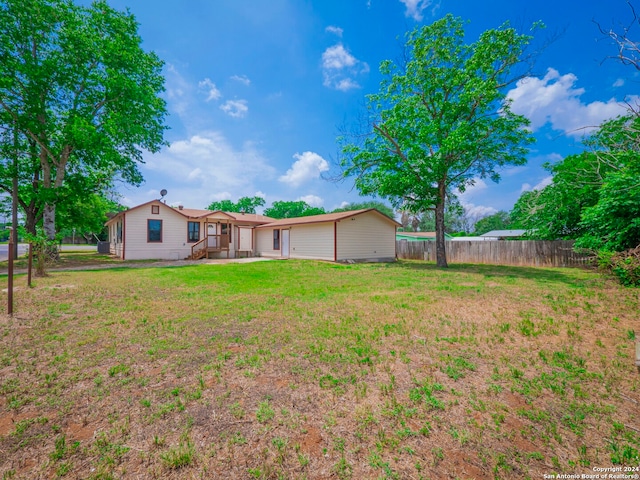 view of yard with a patio area