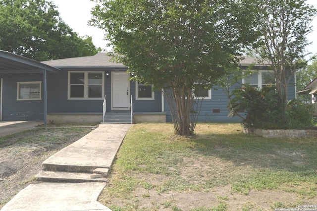 view of front facade with a front yard