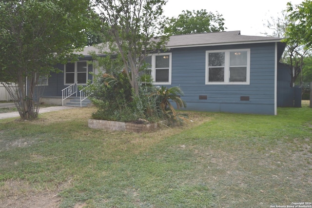 view of front of house with a front lawn