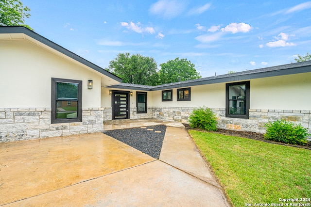 exterior space with a lawn