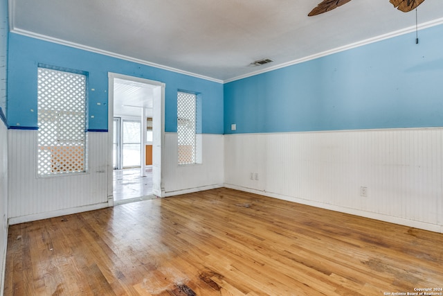 unfurnished room featuring ceiling fan, crown molding, and hardwood / wood-style flooring