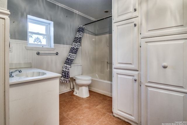 full bathroom featuring crown molding, tile floors, vanity, shower / bathtub combination with curtain, and toilet