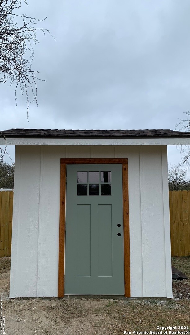 view of shed / structure