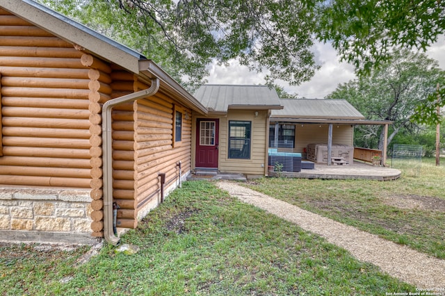 view of front of home with a front lawn