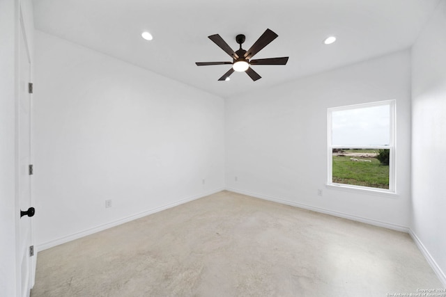 unfurnished room with light carpet and ceiling fan