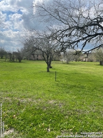 Listing photo 2 for 3 E Clayton St, Cuero TX 77954