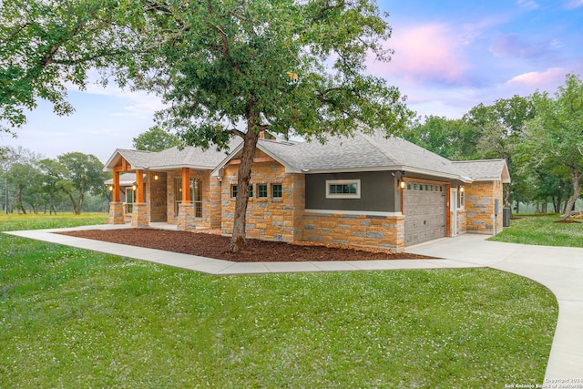 view of front of house featuring a yard and a garage