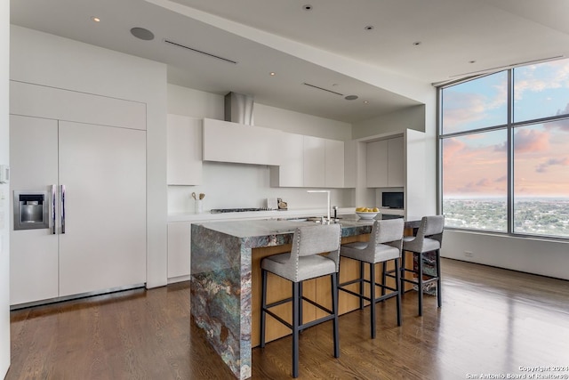 4242 Broadway Unit 2001, San Antonio, TX 78209 - kitchen with a sink, white cabinetry, a breakfast bar area, and modern cabinets