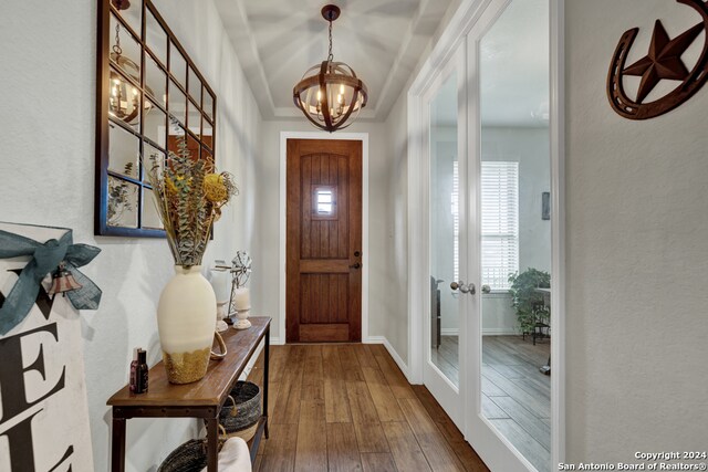 foyer featuring an inviting chandelier and hardwood / wood-style floors