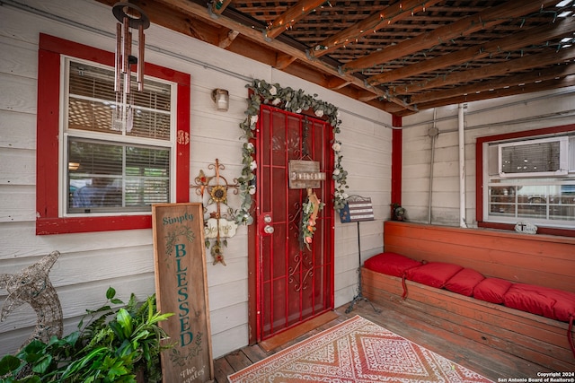 entrance to property featuring a porch