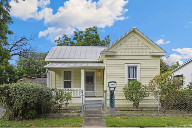 view of front of house featuring covered porch