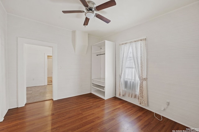 unfurnished room featuring dark hardwood / wood-style flooring and ceiling fan