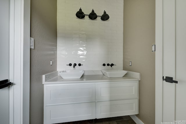 bathroom featuring tasteful backsplash and dual vanity