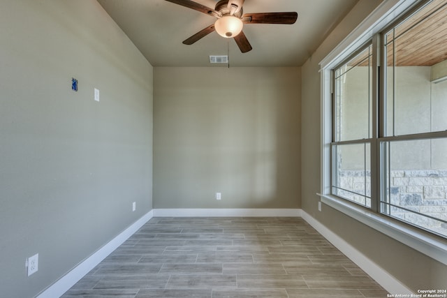 empty room with ceiling fan