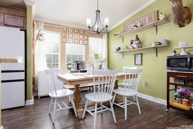 dining area featuring an inviting chandelier, lofted ceiling, ornamental molding, and dark hardwood / wood-style flooring