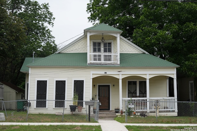 view of front of house featuring a porch