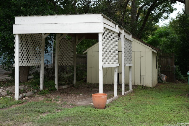 view of outdoor structure featuring a lawn