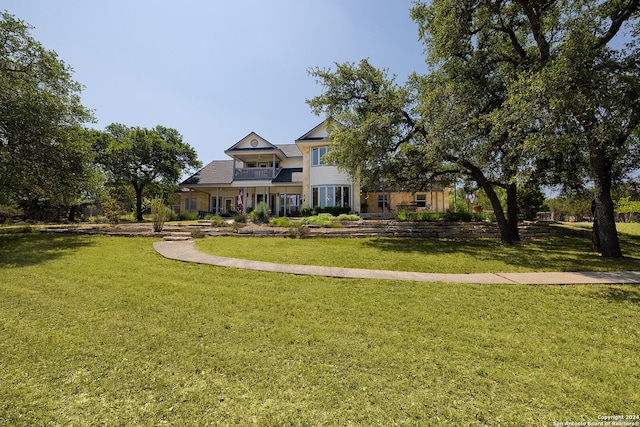 view of front of home featuring a front lawn