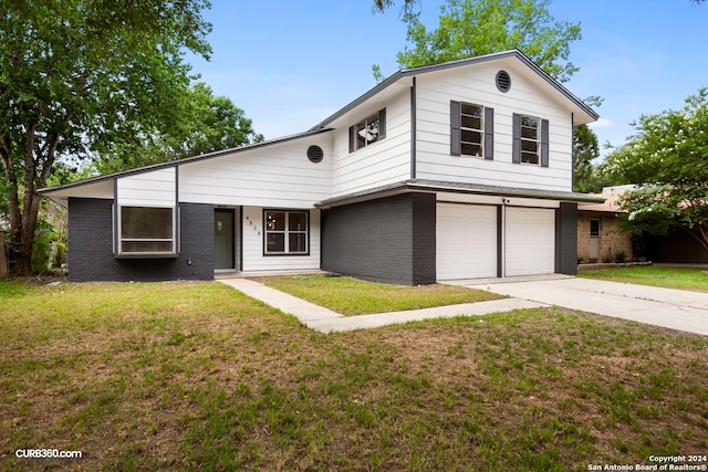 view of front facade featuring a front yard and a garage