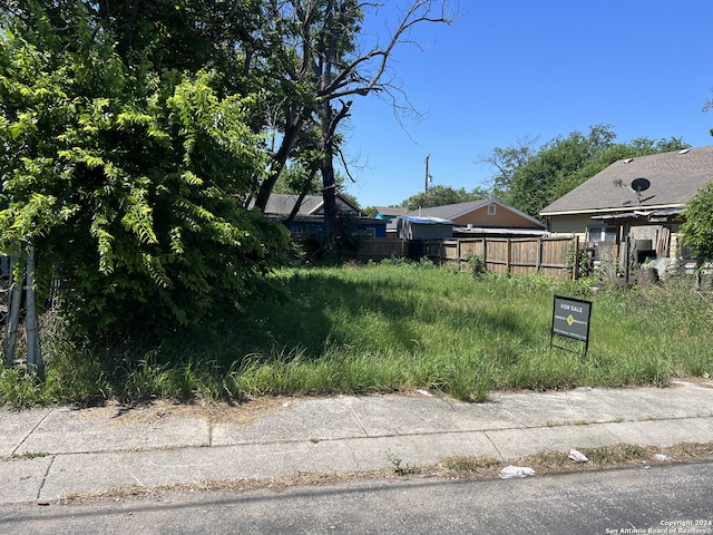 Listing photo 2 for 226 Micklejohn St, San Antonio TX 78207