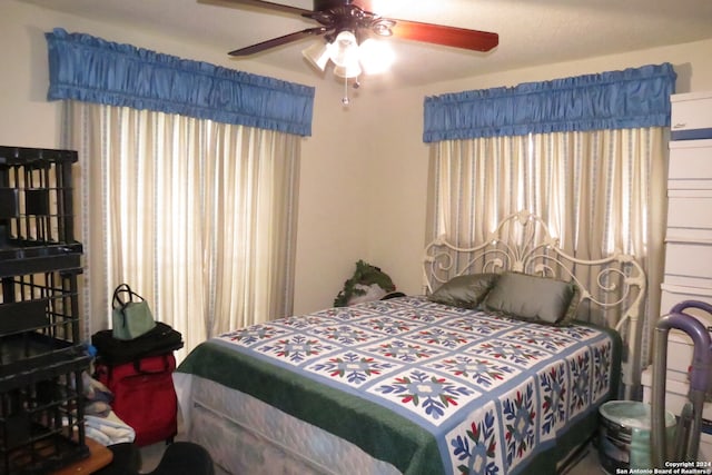 bedroom with ceiling fan