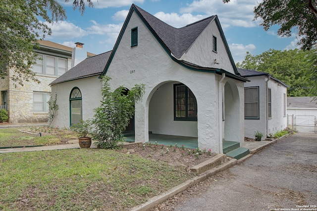 view of front of home with a garage