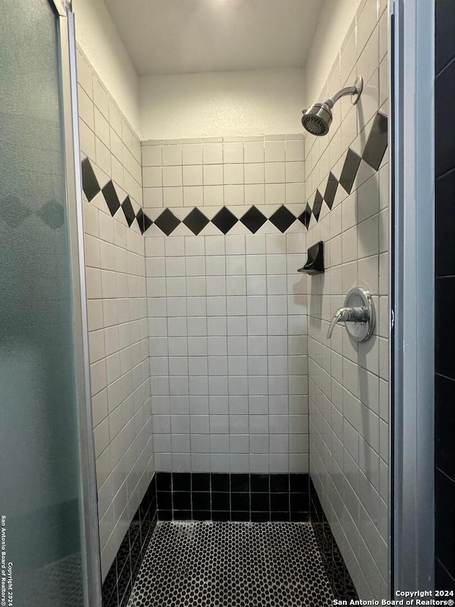 bathroom with tiled shower