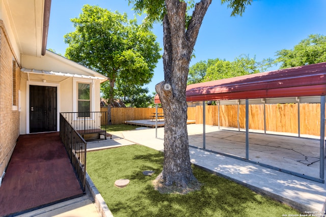 view of yard featuring a patio area