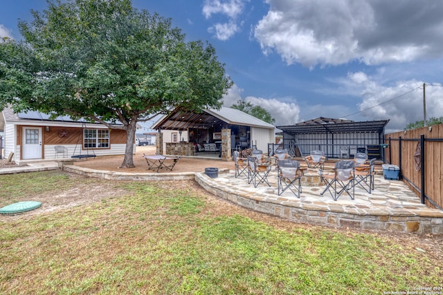 view of yard with a patio area