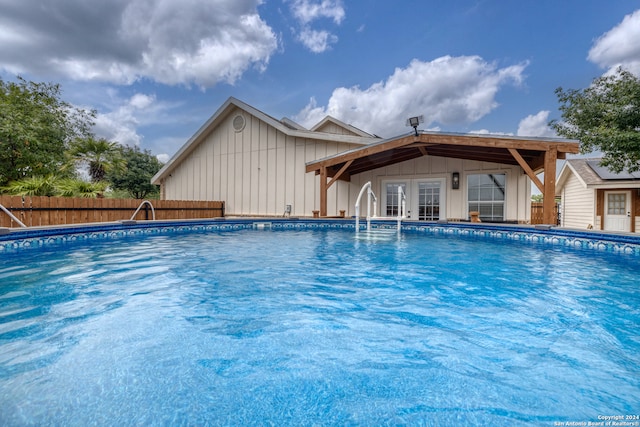 view of swimming pool