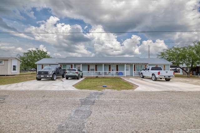 ranch-style home featuring a front yard and covered porch