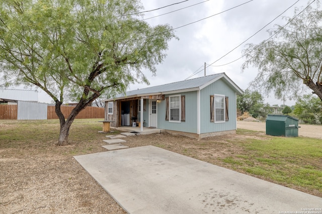 view of front of home with a front yard