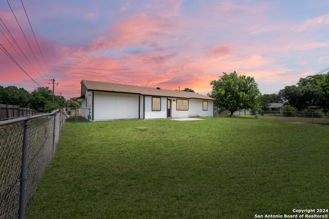 view of yard at dusk