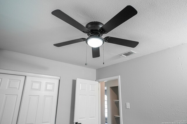 room details featuring ceiling fan