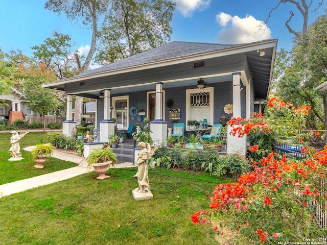 view of front of house featuring a front yard