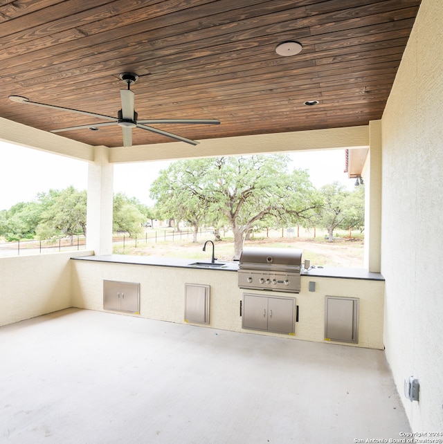 view of patio / terrace featuring an outdoor kitchen, a grill, sink, and ceiling fan