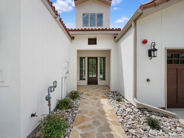 property entrance featuring a patio area